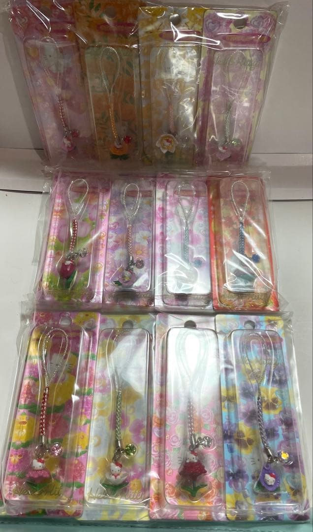 d*3様 ハローキティ 根付 ストラップ　フラワー　ダイヤカットストーン　12種