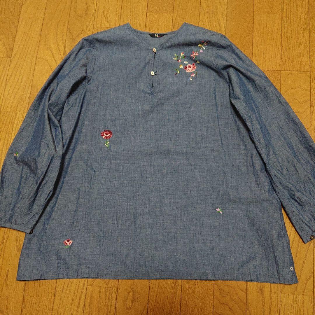 45R、紺杢に花の刺繍長袖ブラウス