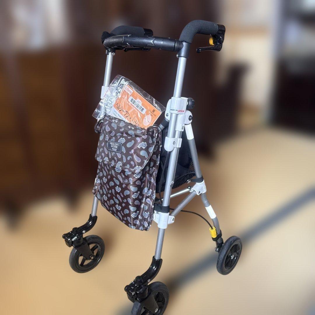 折りたたみ式シルバーカー 日本製何度も使用せずに極美説明書付き53000円で購入