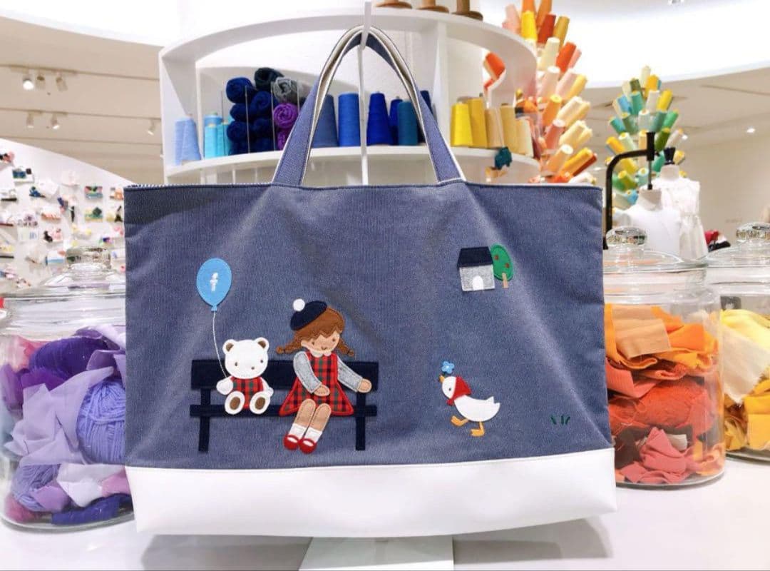 ファミリアfamiliar 70周年マチ付きデニム手提げバック