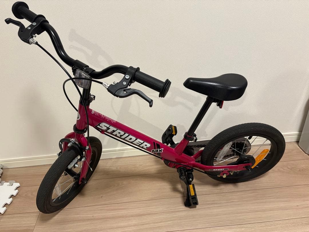 ストライダー 14x (STRIDER 14x) 14インチ　スタンド付き