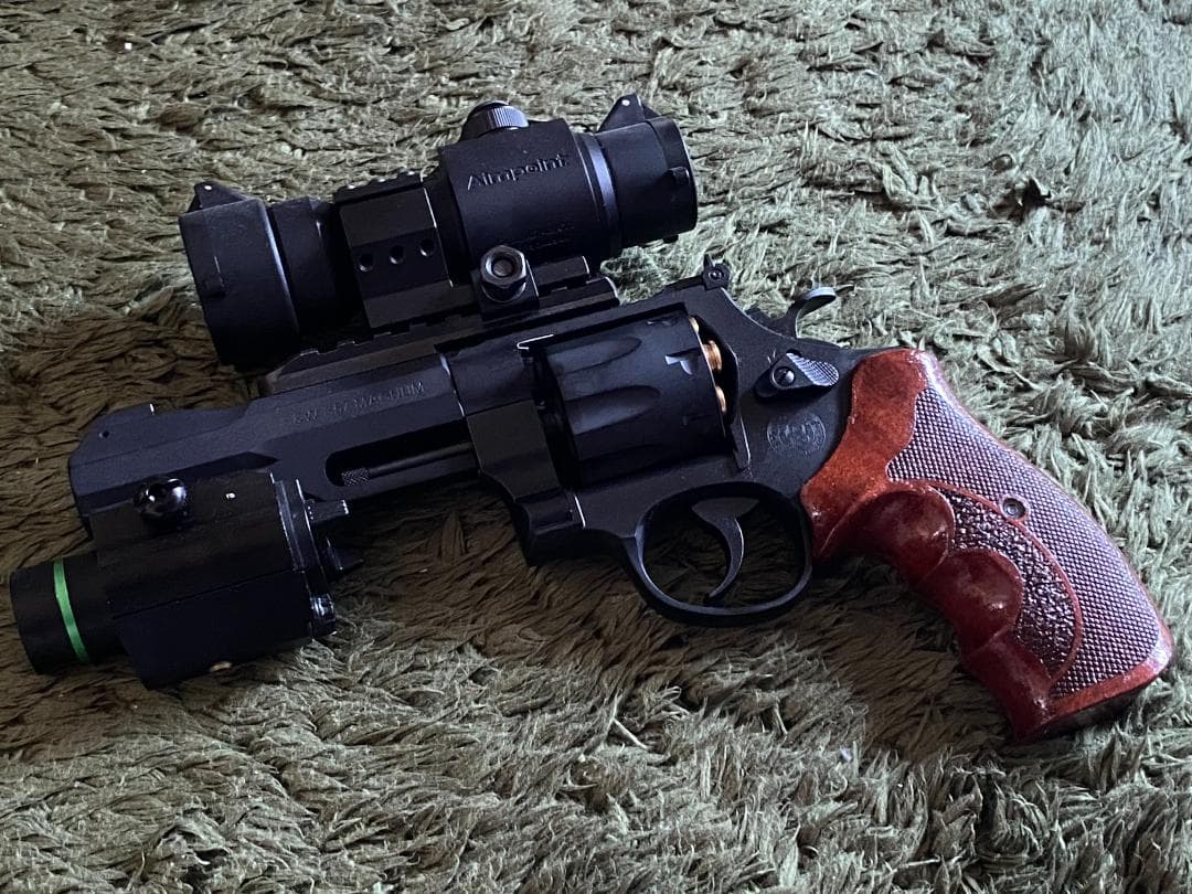 S&W M327発火式モデルガン ドットサイト・レーザーサイト・木製グリップ付き