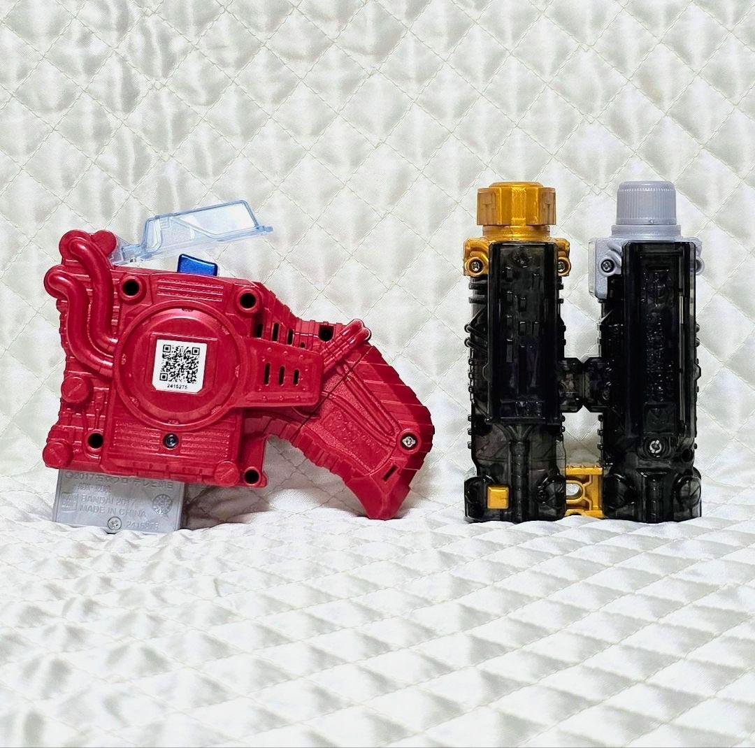 仮面ライダービルド》DXハザードトリガー&DXフルフルラビットタンク