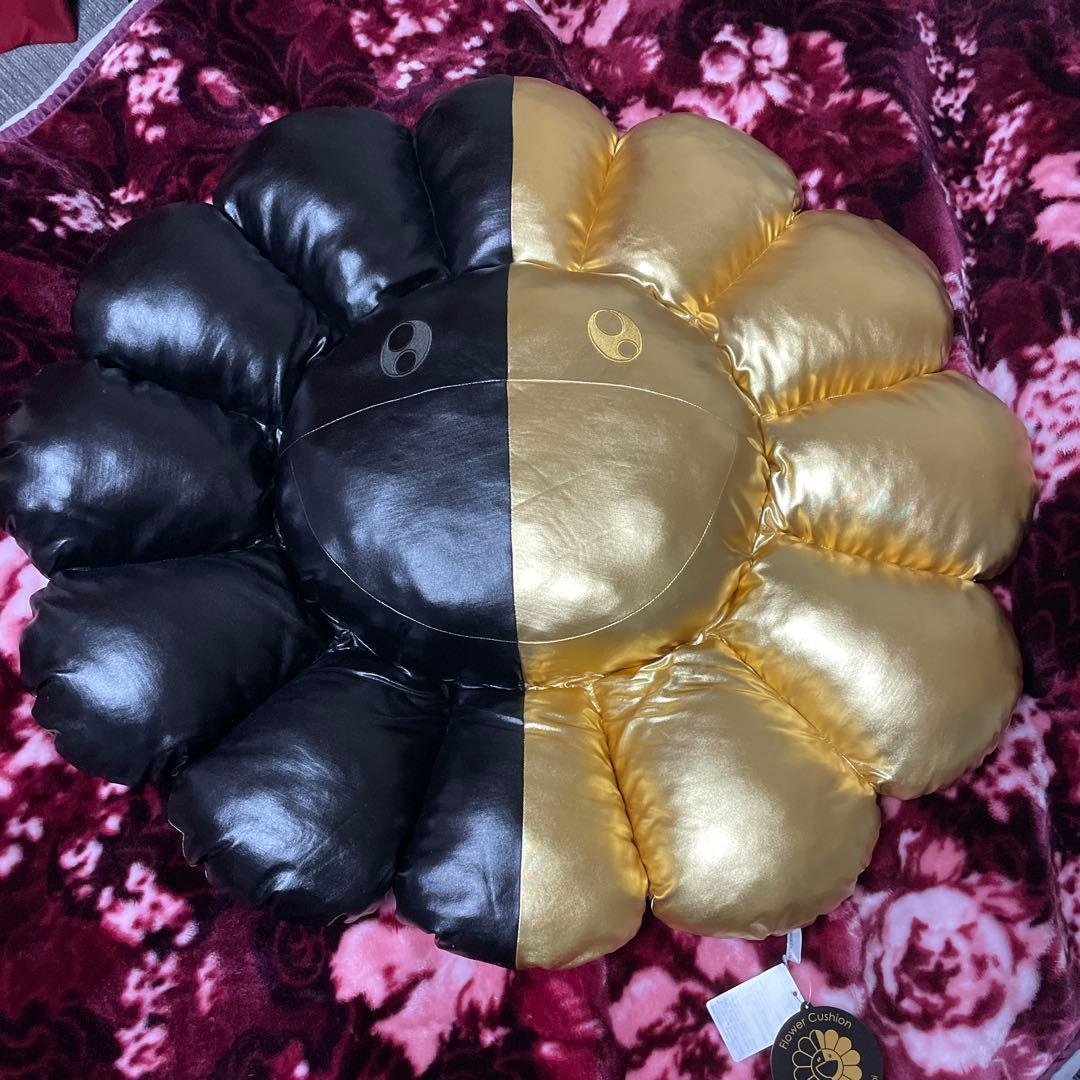 村上隆TM × ヒカルHIKARU フラワークッション 光沢 1m 村上隆さんからヒカルカラーのフラワーを頂きました。 ありがとう