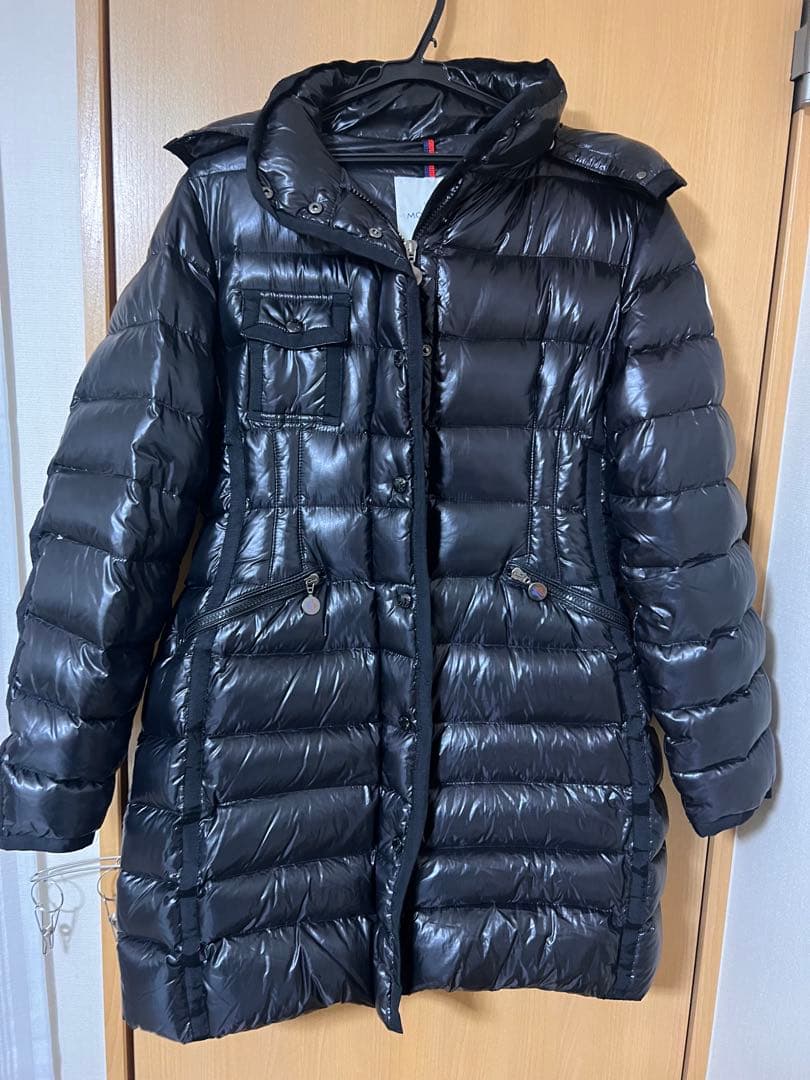 MONCLER ブラック ダウンジャケット フード付き MONCLER (モンクレール) フード取り外し フルジップ ダウンジャケット