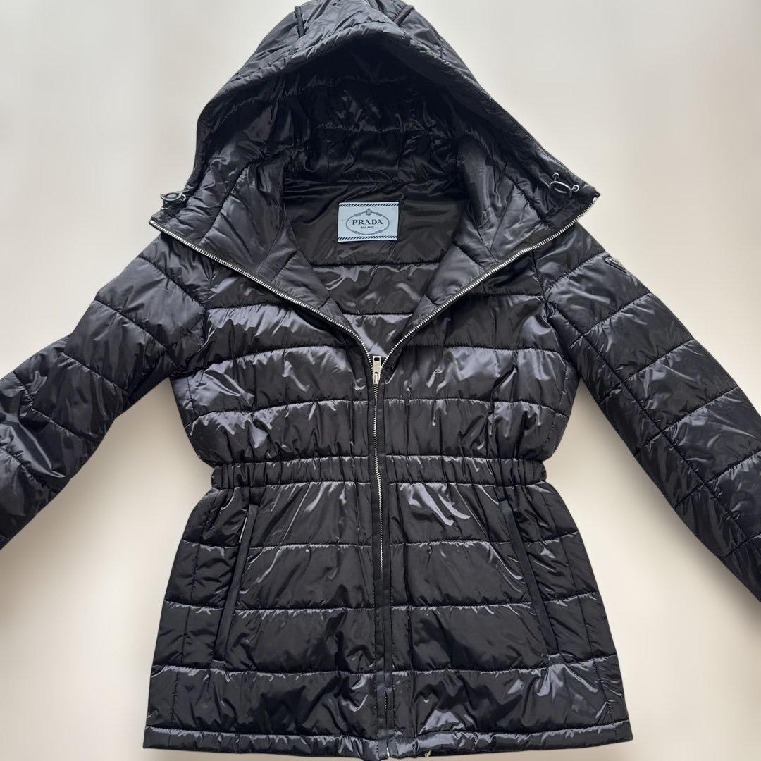 PRADA ブラック ダウンジャケット フード付き PRADA（プラダ） ジャケット フード付きショートダウンジャケット