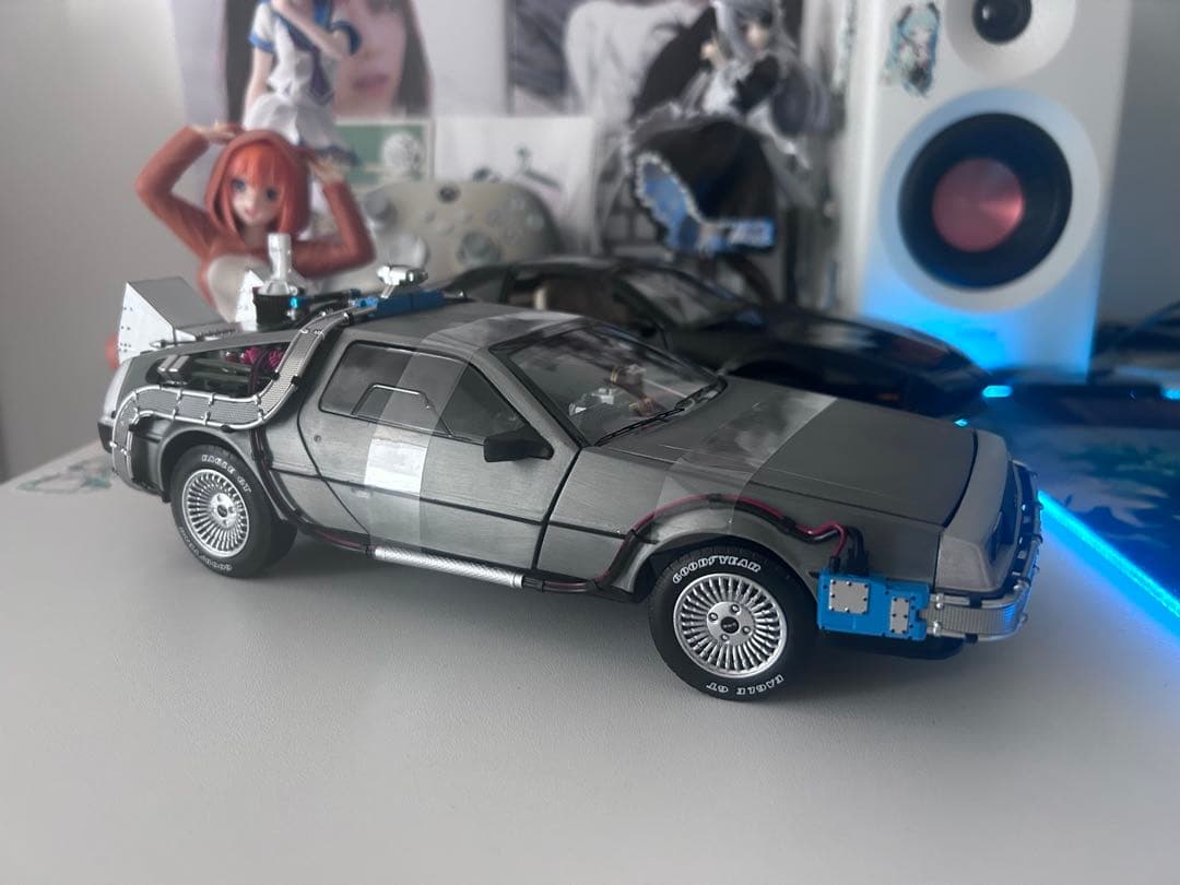 ホットウィール バック・トゥ・ザ・フューチャー タイムマシン 1:18 Amazon.co.jp: バック・トゥ・ザ・フューチャー デロリアン タイム