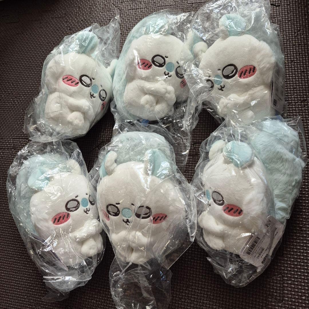 ちいかわ 切ない顔のモモンガぬいぐるみ ちいかわ」切ない顔で誘う“モモンガ”と、遊園地ではしゃぐ“ハチワレ