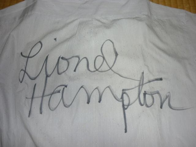 本物昭和38年来日◆ジャズの巨匠 ライオネル・ハンプトン シャツ背中に直筆サイン