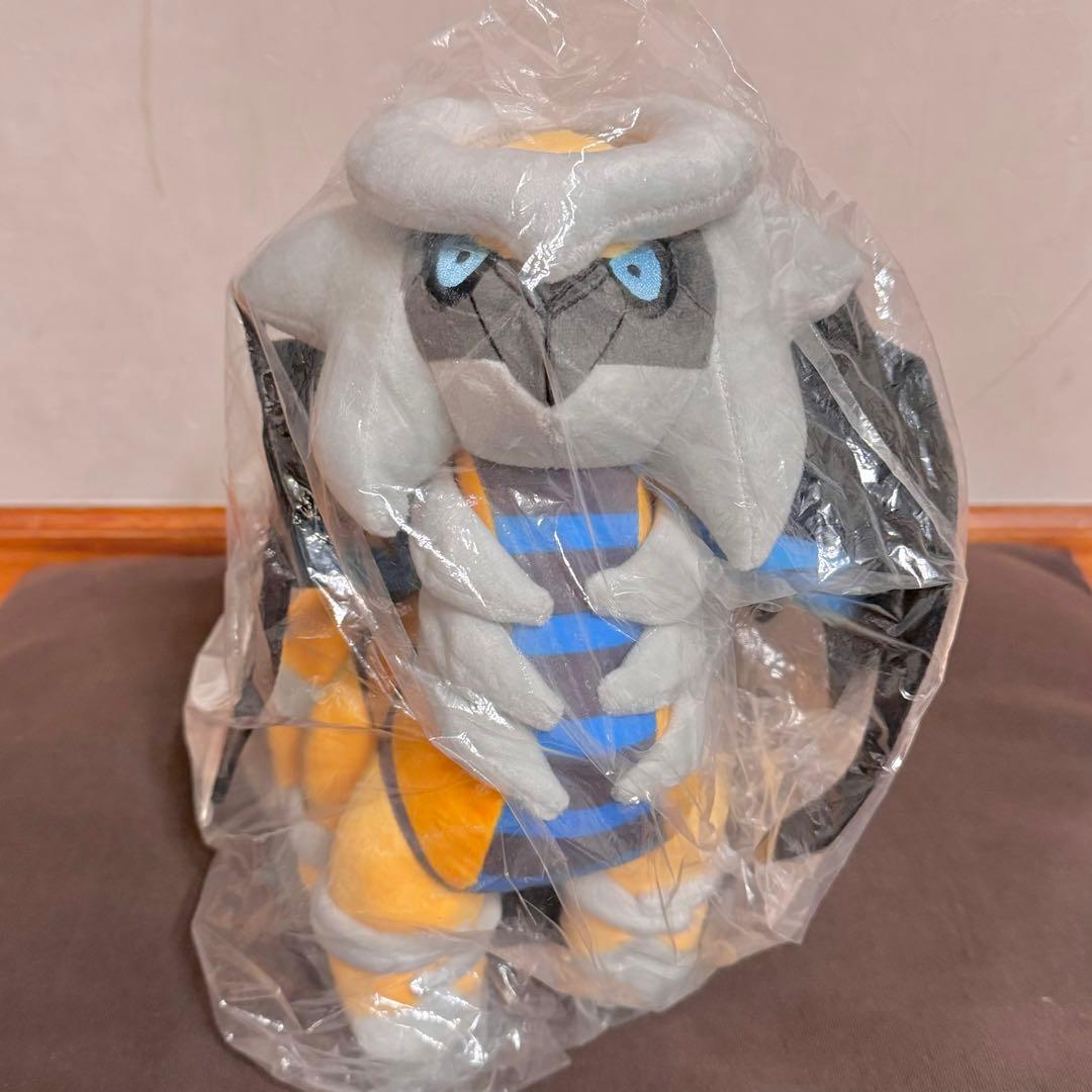 タグ付き新品】ギラティナ 色違い ぬいぐるみ - メルカリ