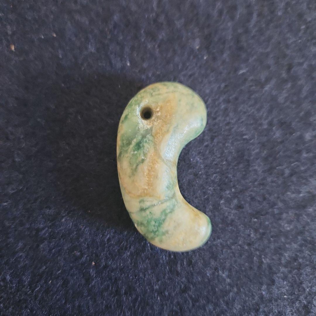 翡翠の勾玉 Amazon | theory xyz 糸魚川翡翠 勾玉 置物 91mm 純国産 翡翠勾玉 特大