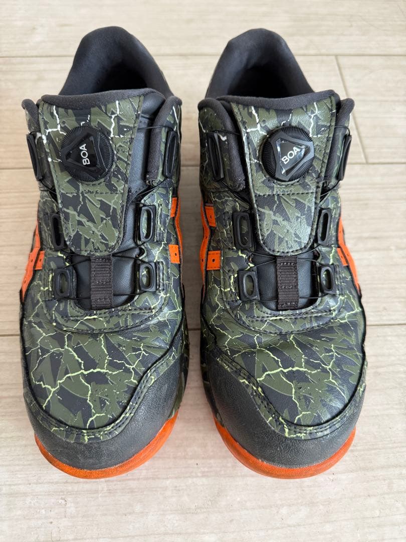 ASICS スパイクシューズ 迷彩