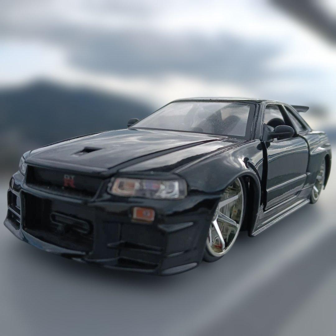 Nissan GT-R R34 ミニカー 1/18 ブラック