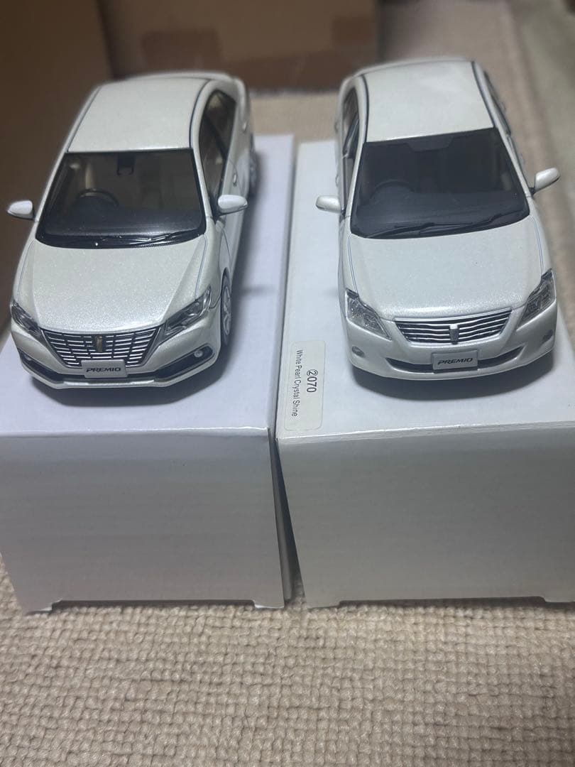 トヨタ　プレミオ　カラーサンプルミニカー　ホワイトパール　2台セット