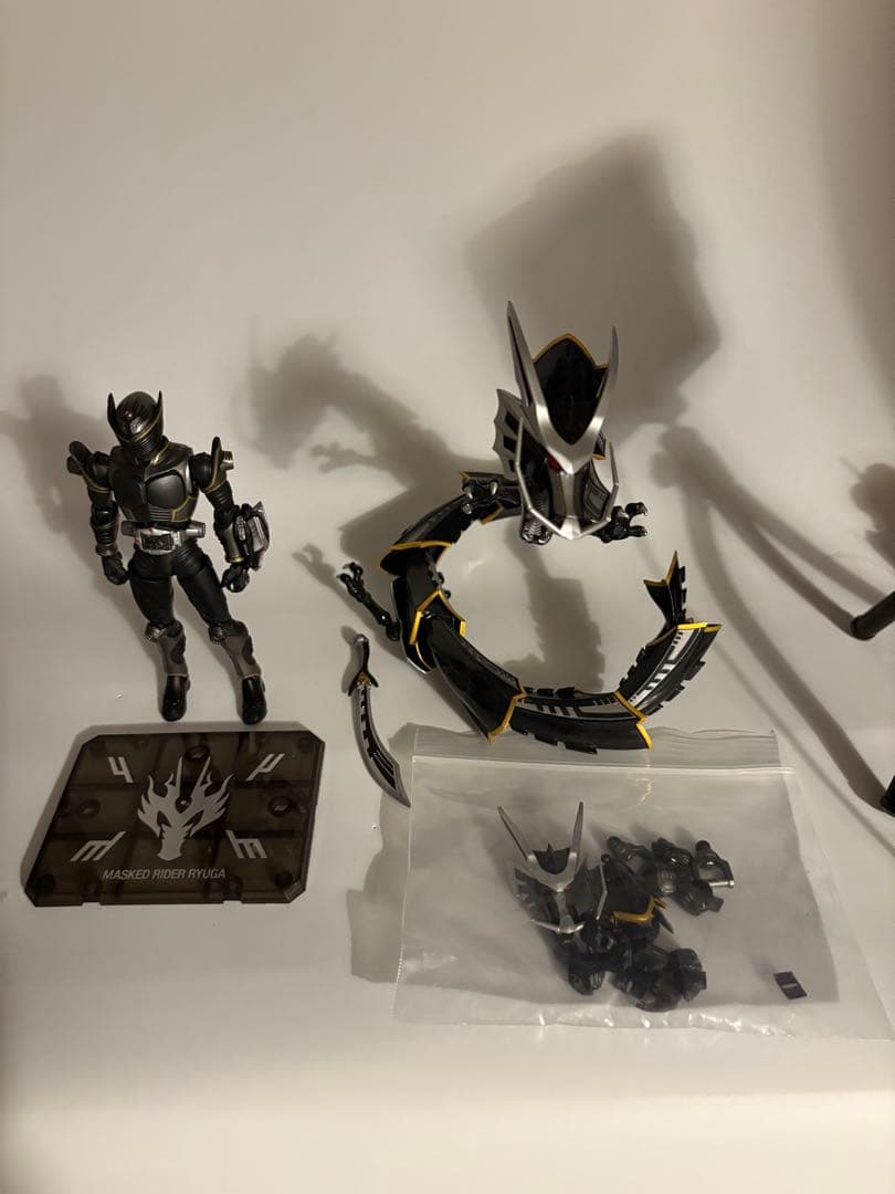 フィギュアーツ　仮面ライダーリュウガ S.H.Figuarts 仮面ライダーリュウガ | 魂の玩具箱