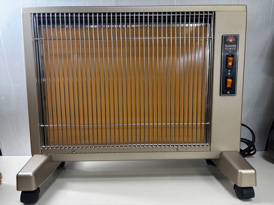 遠赤外線暖房器 E800LS サンルミエキュート 傷あり