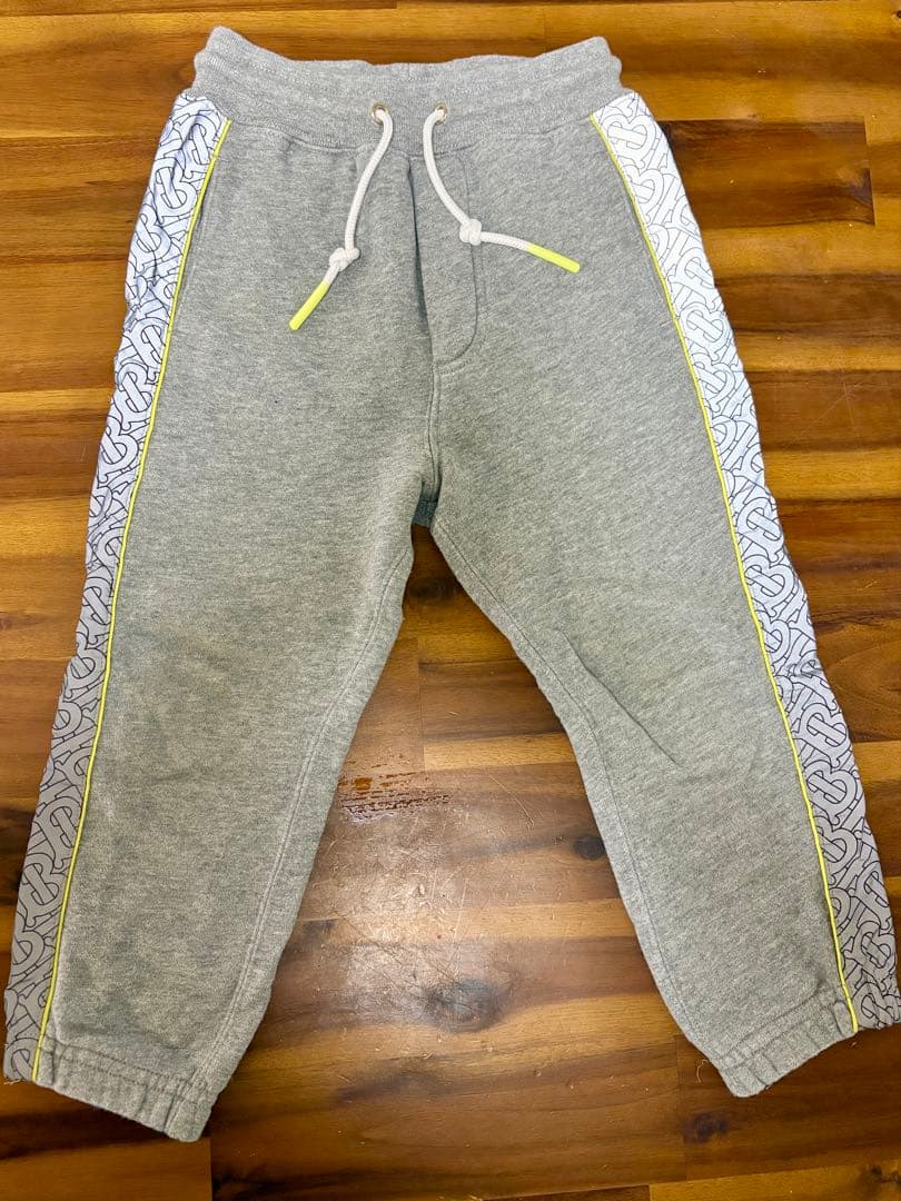 ⭐︎BURBERRY⭐︎ スウェット　グレー 長ズボン 4Y バーバリー