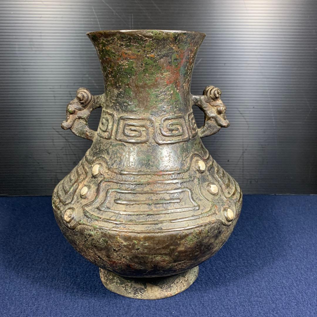 中国　青銅器　石が装飾された壺