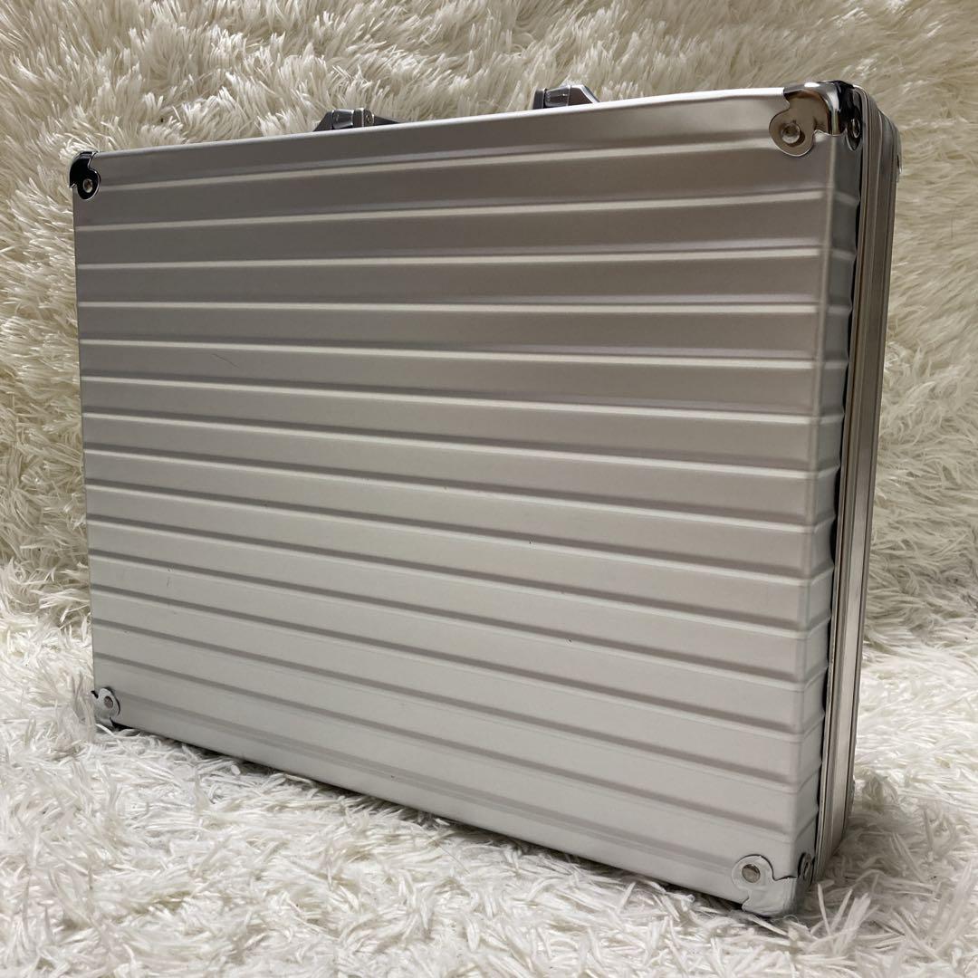 廃盤　RIMOWA アルミニウム　アタッシュケース　ダイヤルロック　旅行バッグ RIMOWA】Classic Flight アタッシュケース アルミニウム (RIMOWA