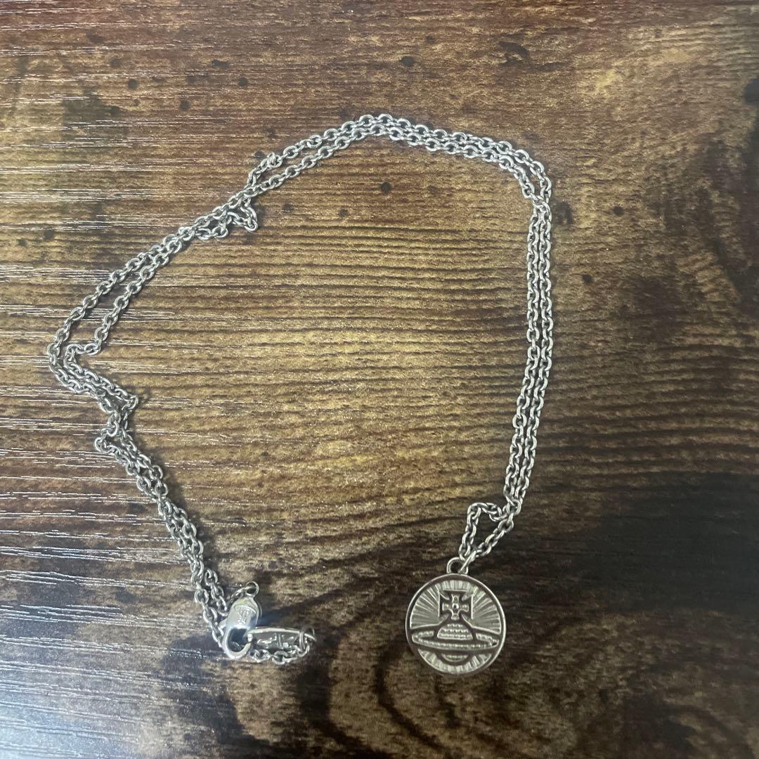 Vivienne Westwood メダル型ネックレス