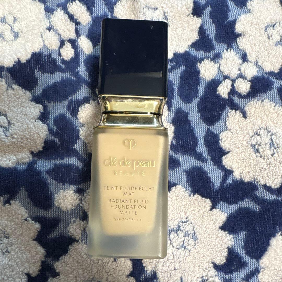 クレ・ド・ポー ボーテ タンフリュイドエクラ マット オークル 10