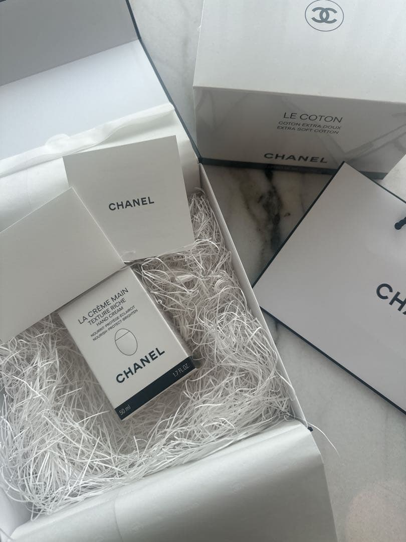 シャネル　ラ　クレーム　マンリッシュ&コットン　マグネット箱　紙袋とコットン付き