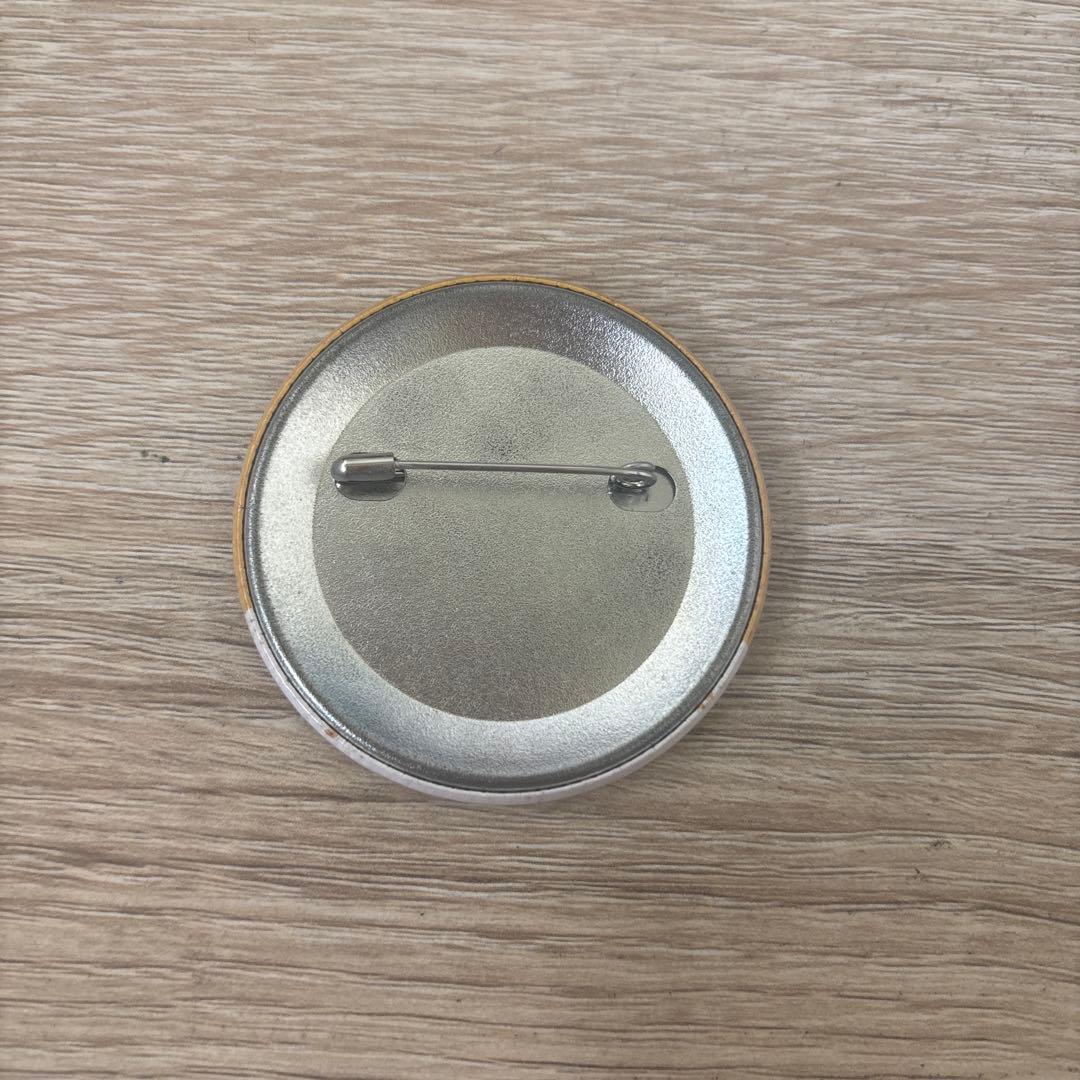 日常組 ローソン ぺいんと 缶バッジ - メルカリ