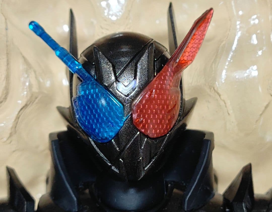 仮面ライダービルド　ラビットタンクハザードフォーム　フィギュアーツ