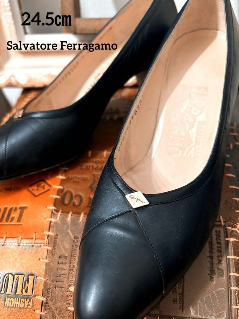 Salvatore Ferragamo ヴィンテージ 黒レザーパンプス - メルカリ