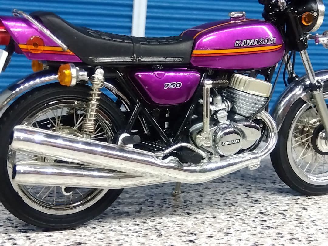 Scale-Bikes 1/18ミニカー カワサキ750SS H2 Mach Ⅳ - メルカリ