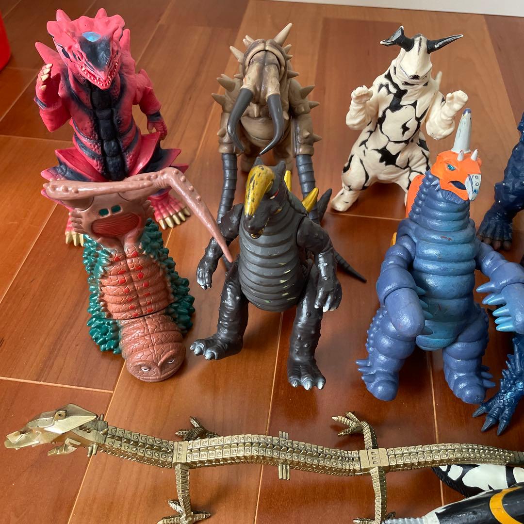 ウルトラマンシリーズ 怪獣フィギュア 12体セット - メルカリ