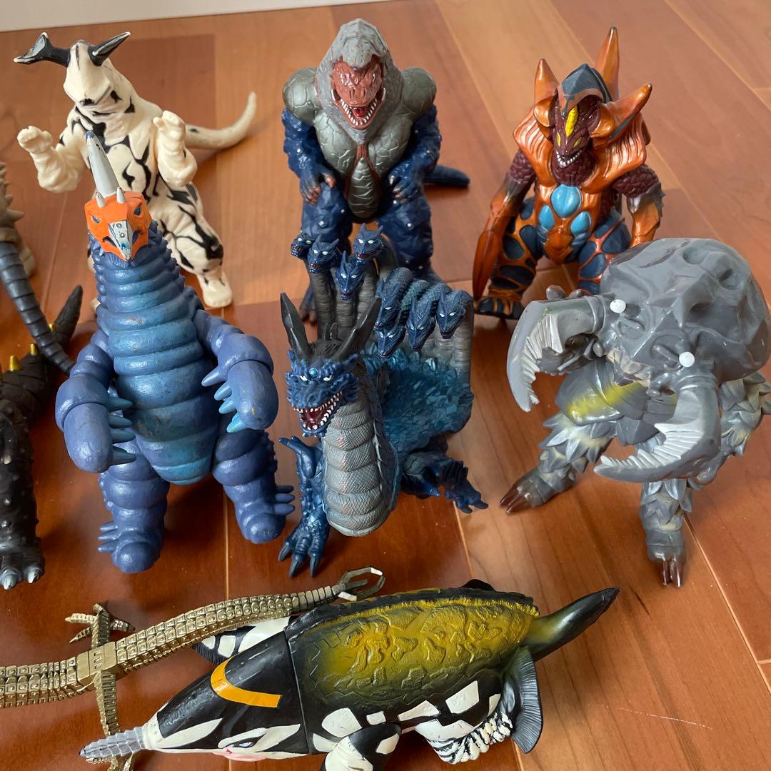 ウルトラマンシリーズ 怪獣フィギュア 12体セット - メルカリ