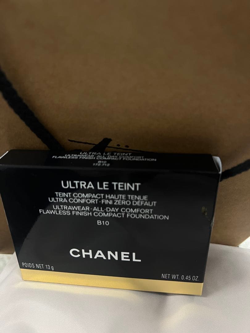 CHANEL ULTRA LE TEINT パウダーファンデーション B10