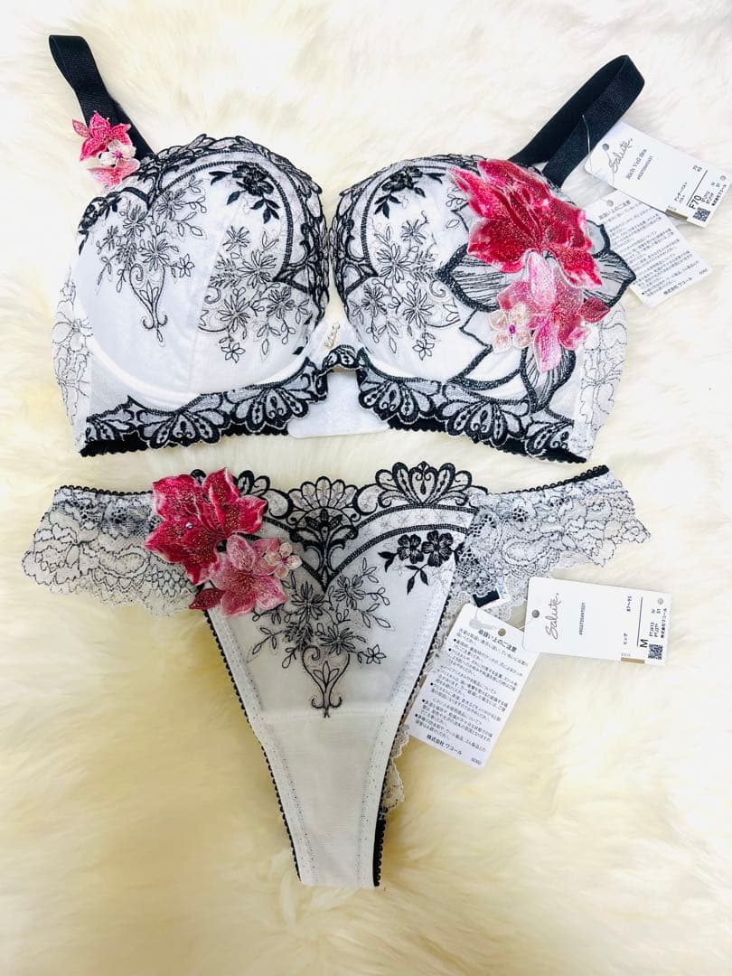 締切今だけ割引‼️限定サルートF70ブラショーツセット❣️