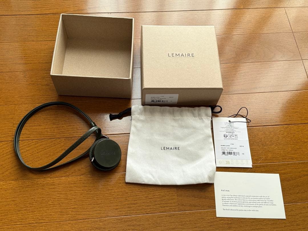 アクセサリー LEMAIRE MOLDED TAPE NECKLACE PEAT GREEN