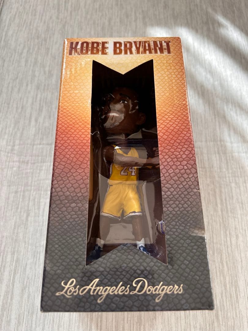 8/8 記念品コービーブライアント　ボブルヘッド　新品未開封