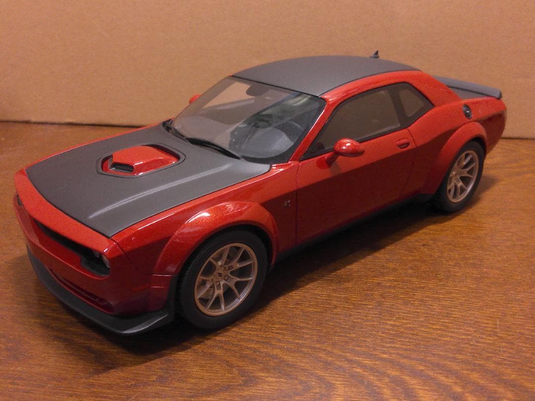 1/18 ダッジ チャレンジャー R/T スキャットパック ワイドボディ50th