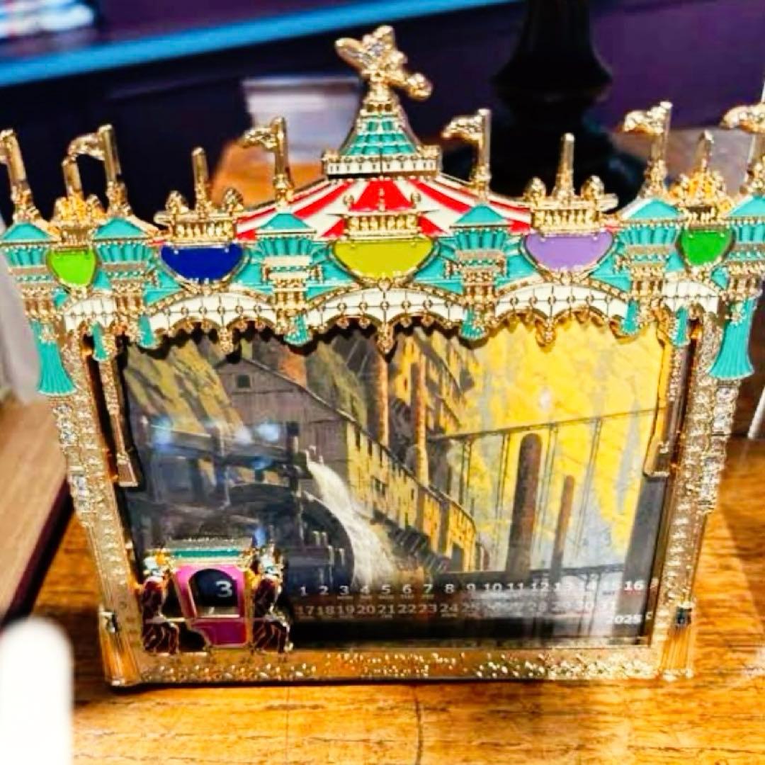 ジブリパークメリーゴーランドフレーム付きカレンダー ヒン 魔女の谷
