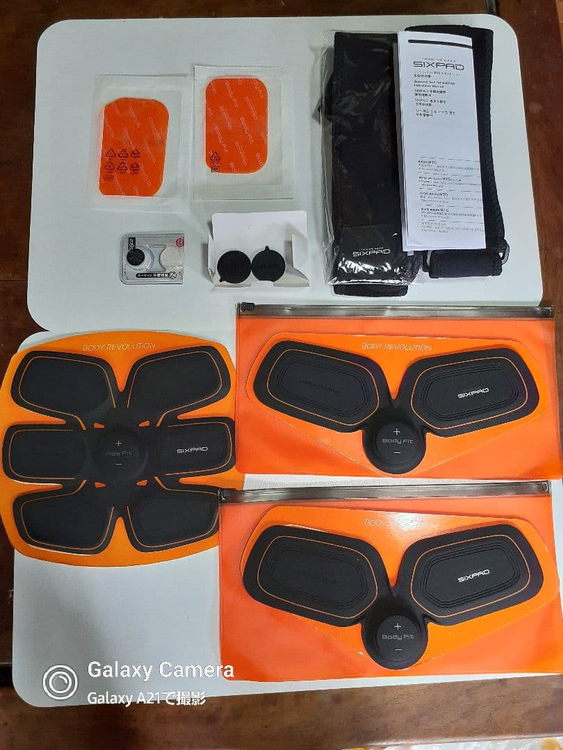 シックスパッドボディフィットとアブズフィット【２つは新品】
