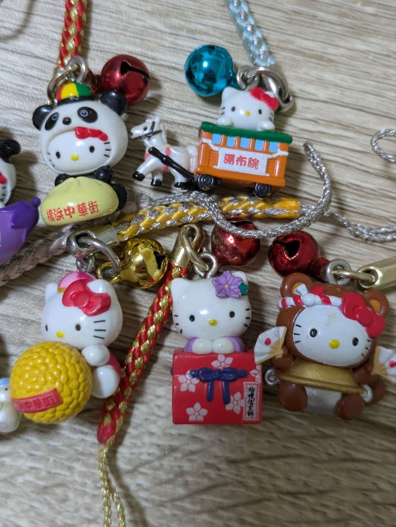ハローキティ ご当地キティ根付けストラップ 10個 - メルカリ