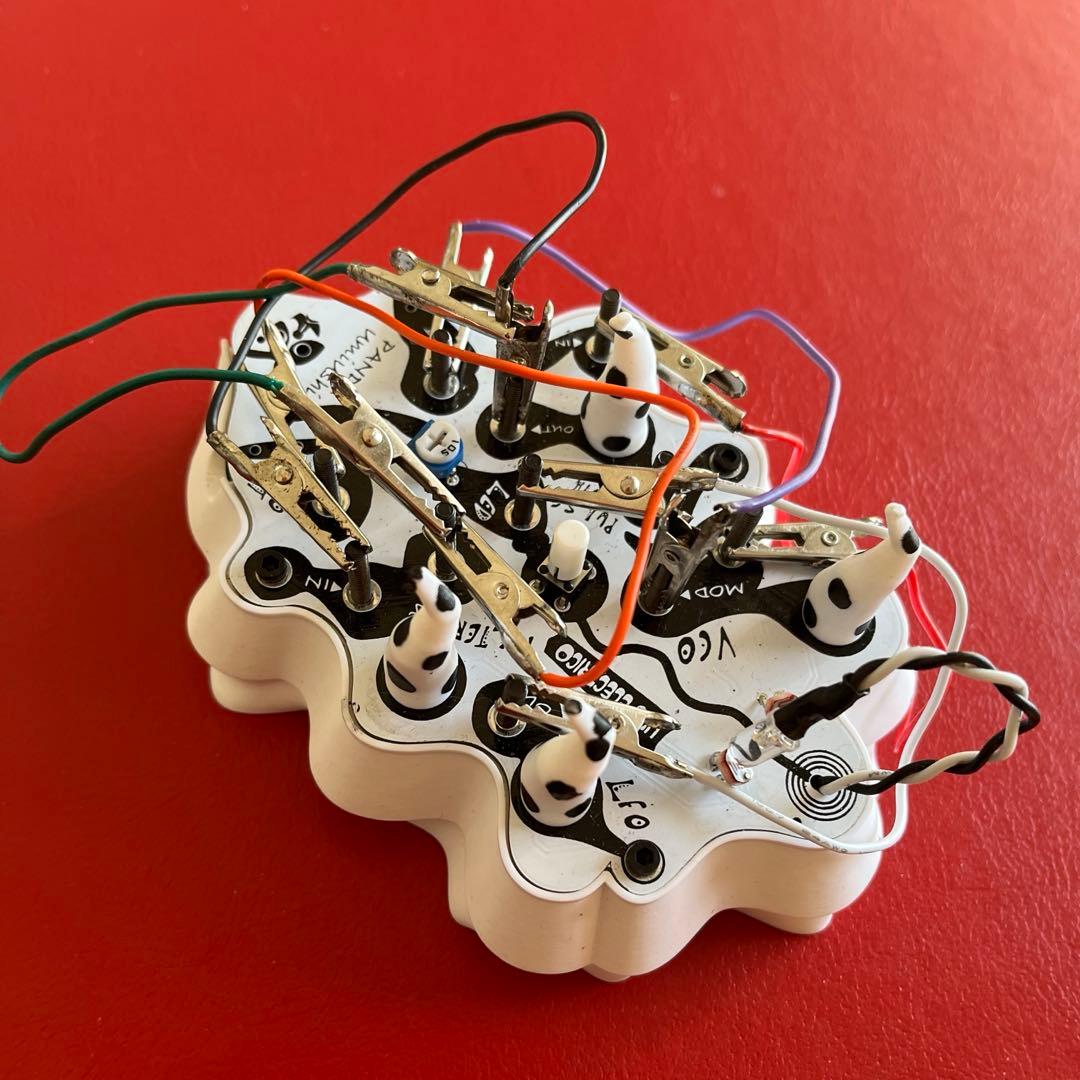 セミモジュラーシンセ Panda Umiushi / ULU electric セミモジュラーシンセ Panda Umiushi / ULU electric - メルカリ