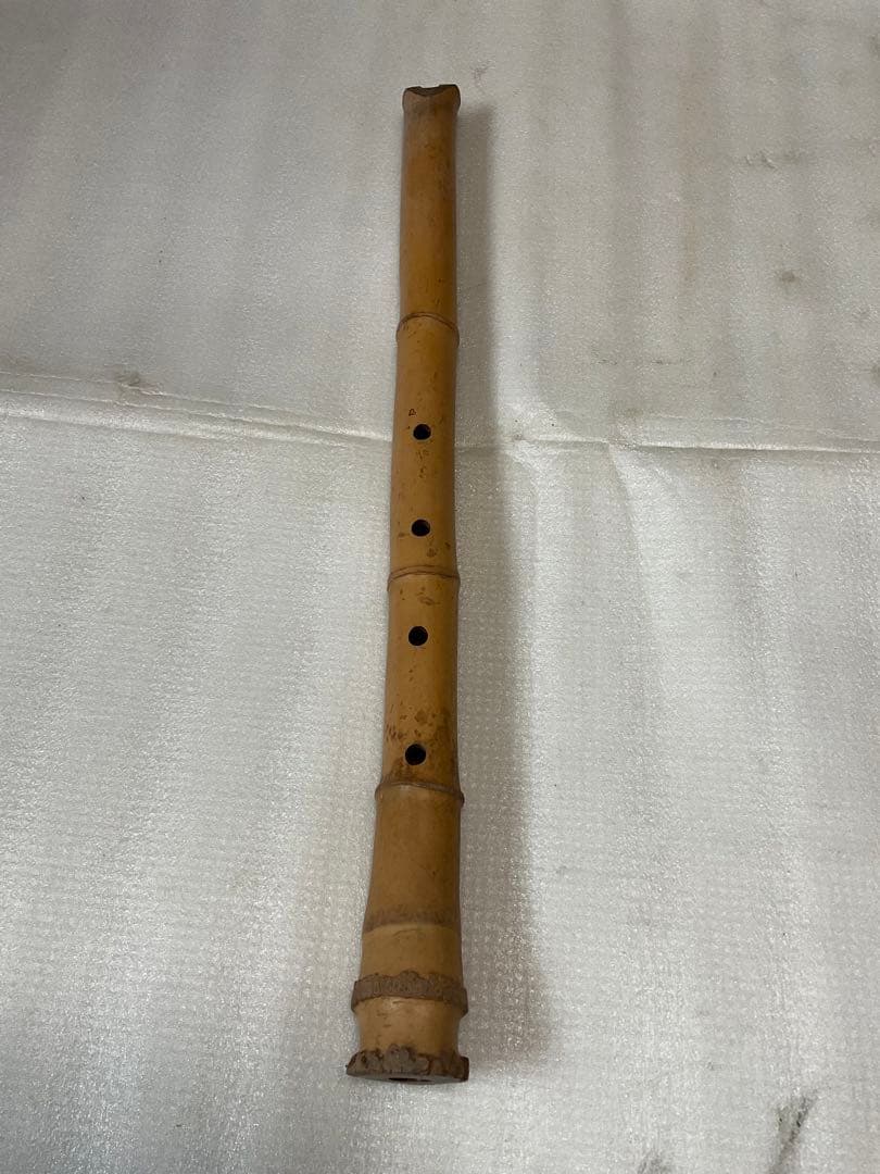 尺八／中古品。作者&銘柄不明。【長さ／57.5cm。直径／11.5cmです。】。