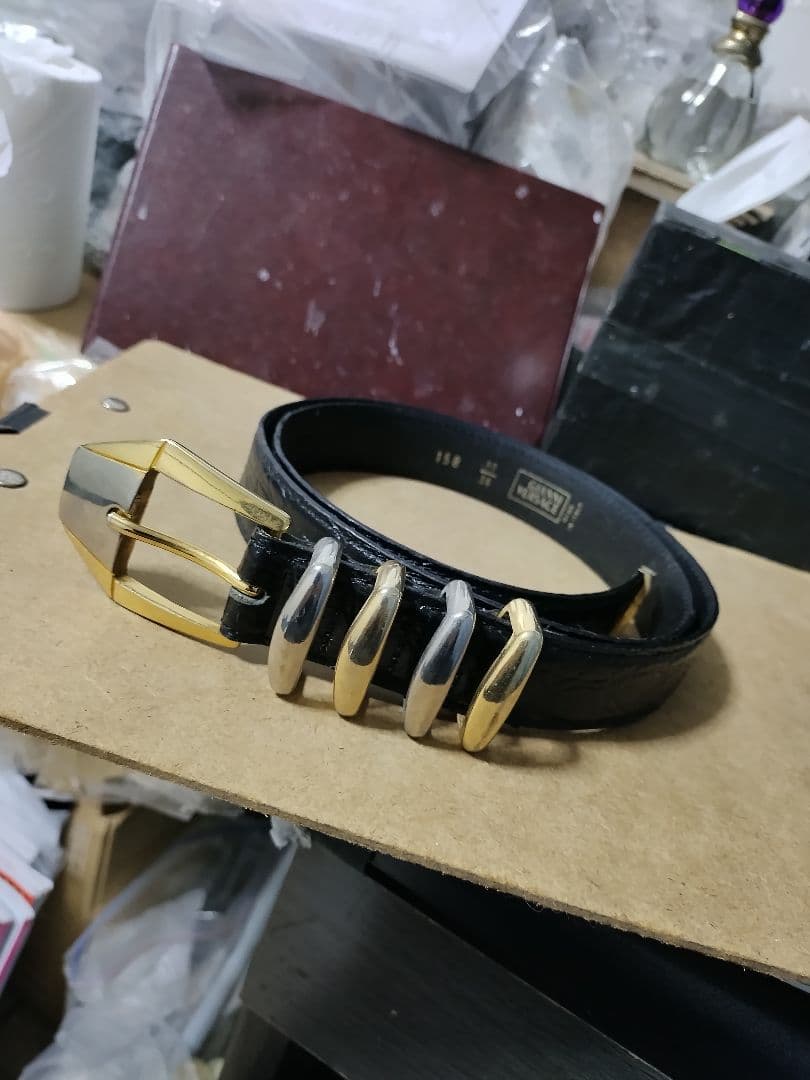 VERSACE ベルサーチ 4連本革ベルト イタリア製 高級感あり良好品