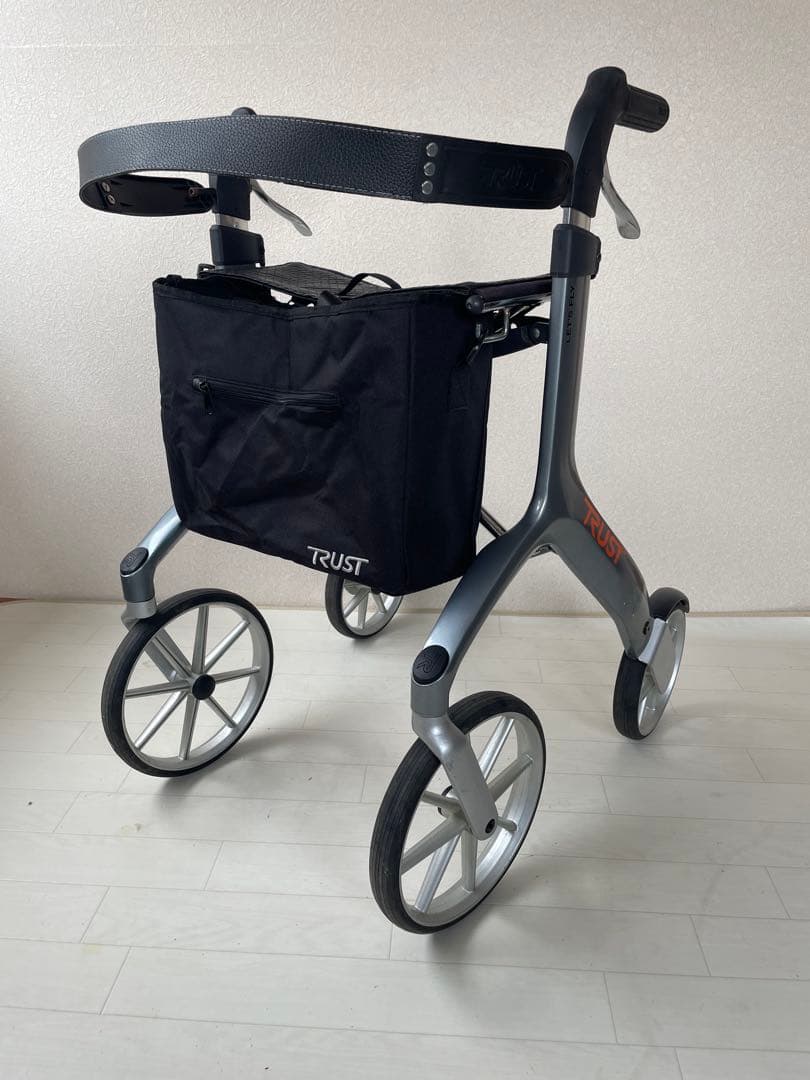 歩行車 : レッツフライ