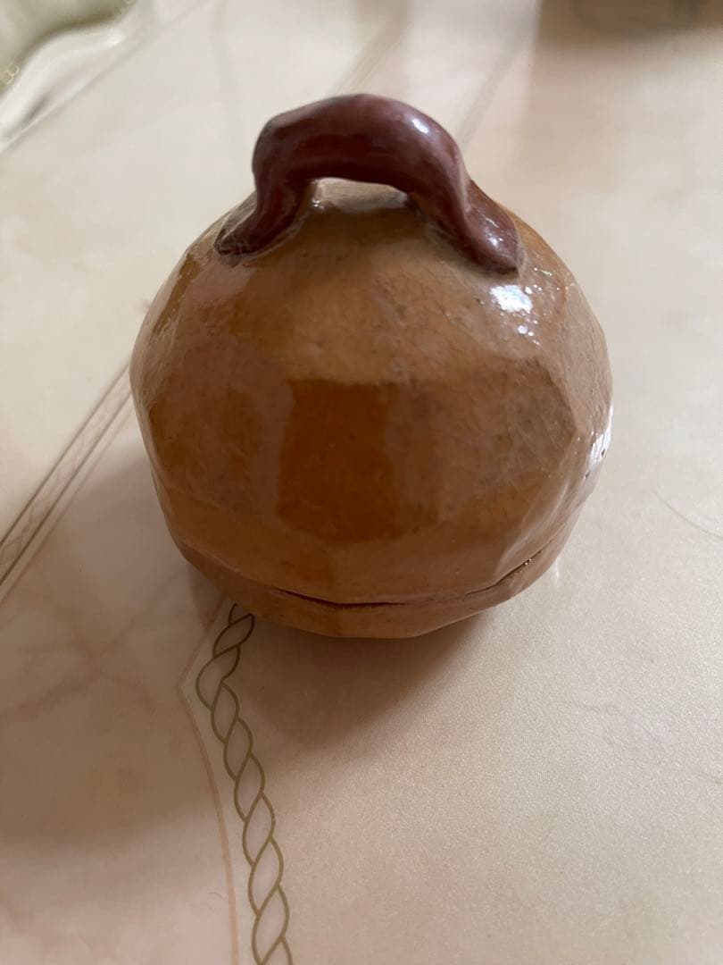 鶴巻宗富　香合　赤楽　梅