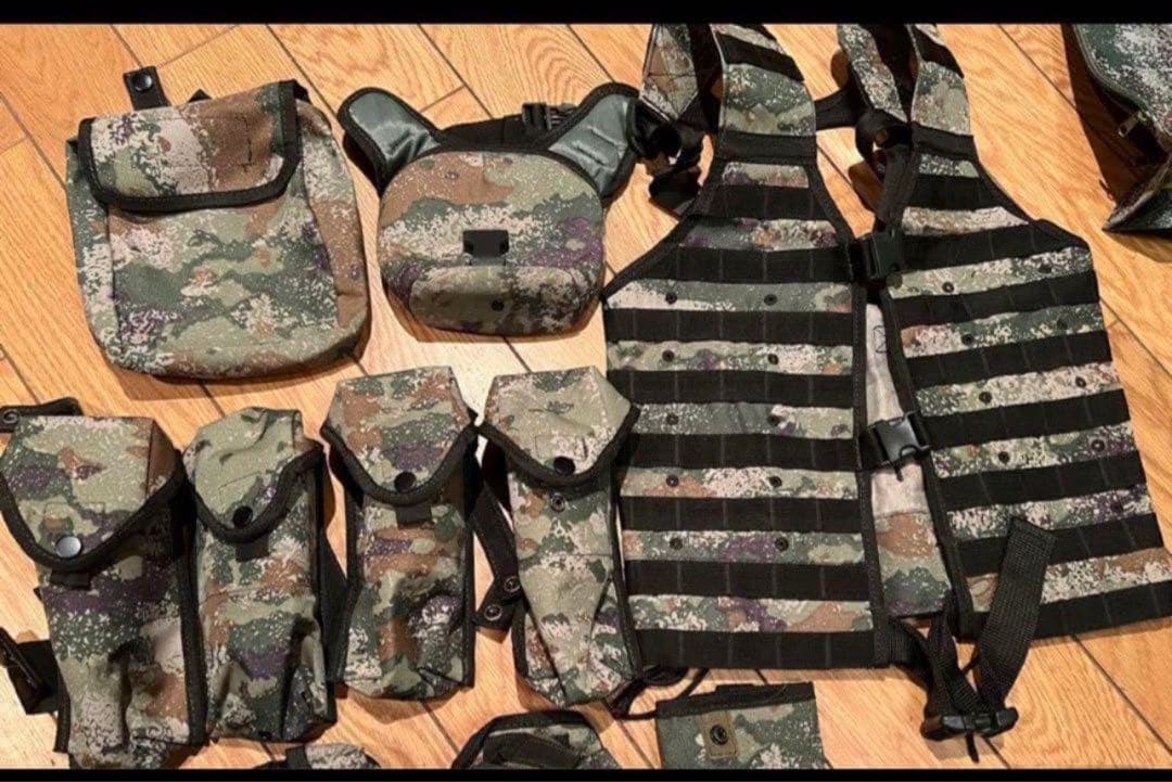 21式現役中国人民解放軍用迷彩戦術ベストとポーチセット　実物　未使用