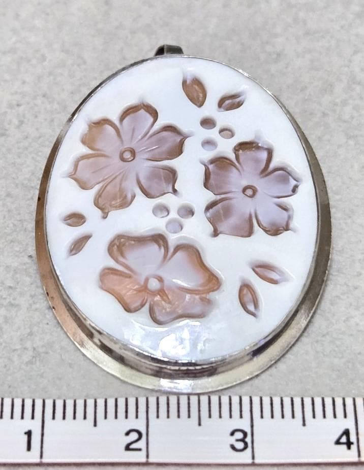 サルバトーレフェラガモ シェルカメオ 925ネックレストップ 箱付き