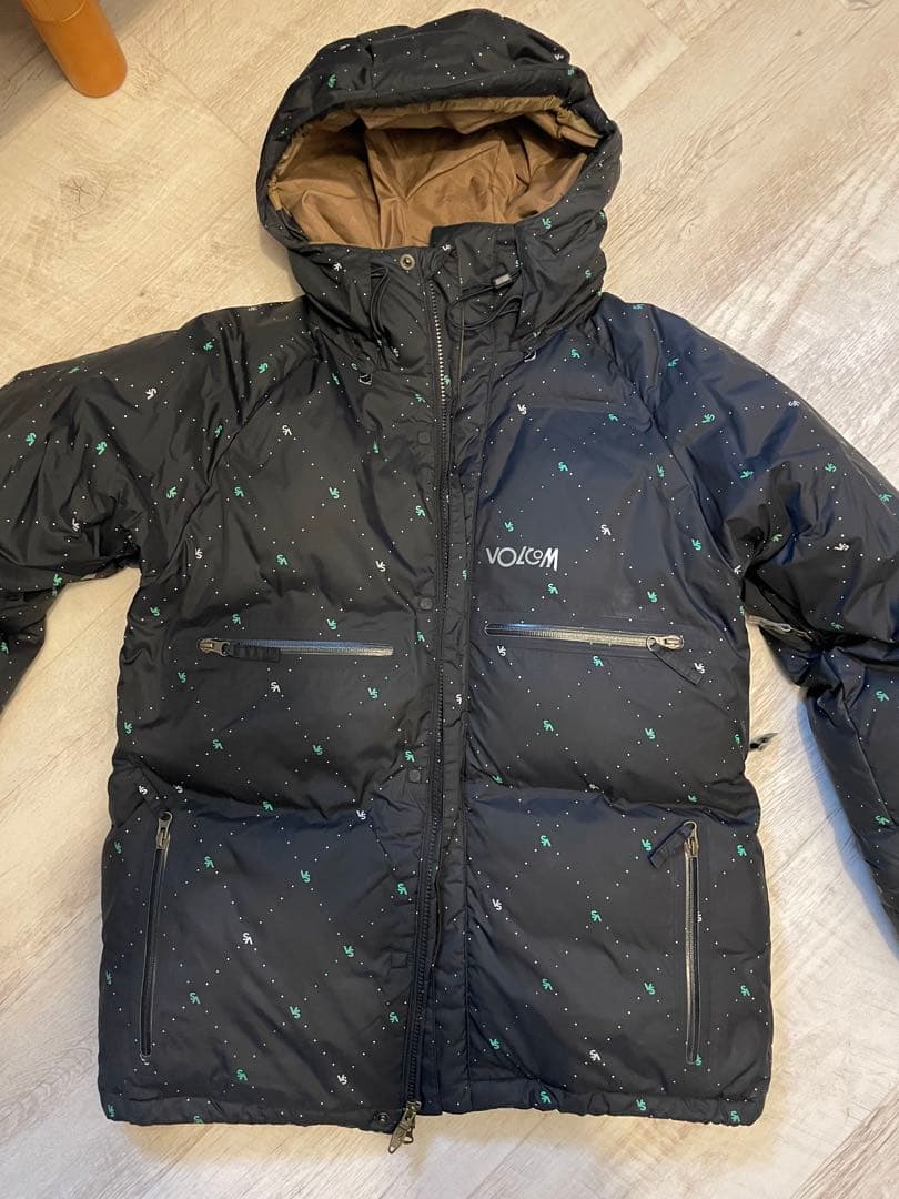 レア　VOLCOM スノーボードジャケット Sサイズ　タウン用でも Amazon.com: Volcom Men's Iconic Stones Snowboard Shell Jacket