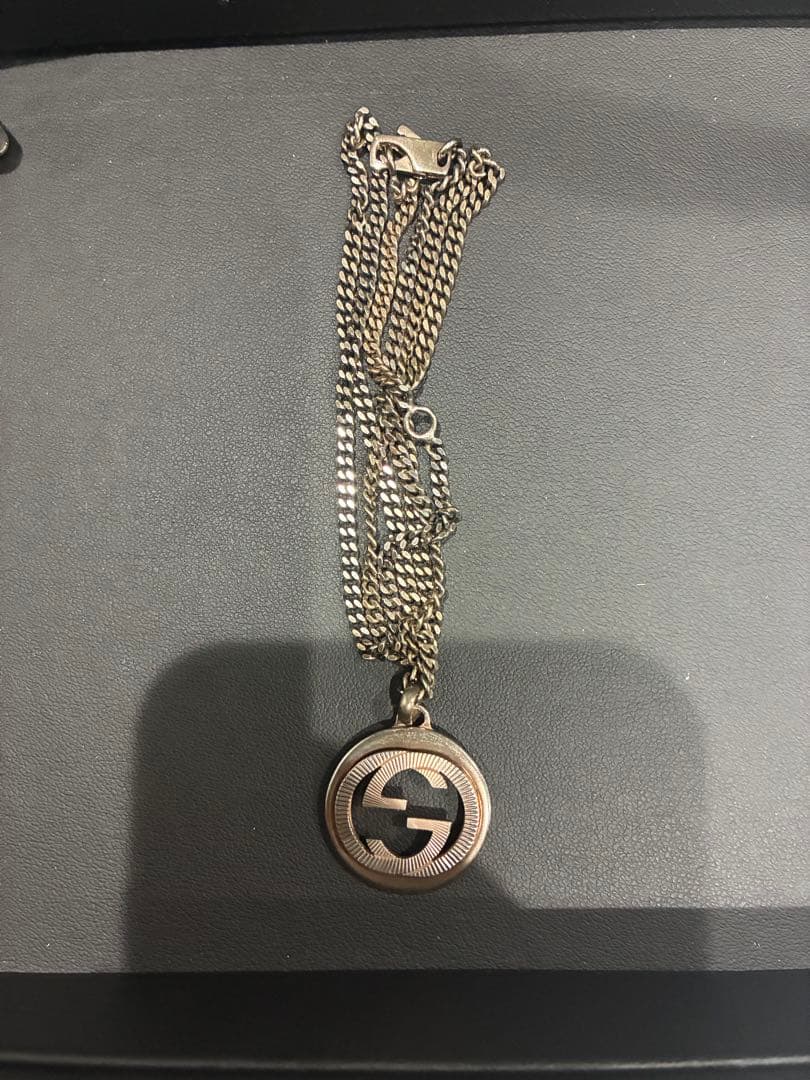 T*e様 Gucci シルバーロゴペンダントネックレス