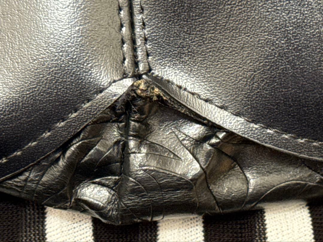 難アリ 本革 beauty:beast ビューティビースト 薔薇型押しバッグ 黒